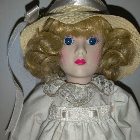 Vintage Victorian Style Cloth & Porcelain Doll 16'in With Hat & Blue Eyes - Picture 5 of 5